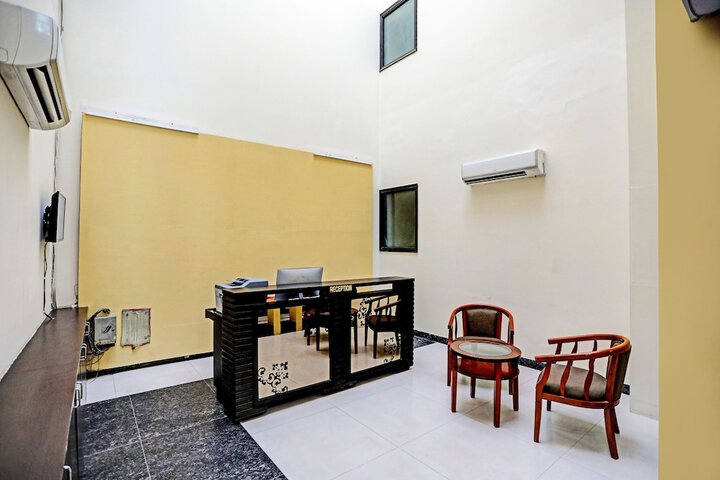 Room 6 of 16