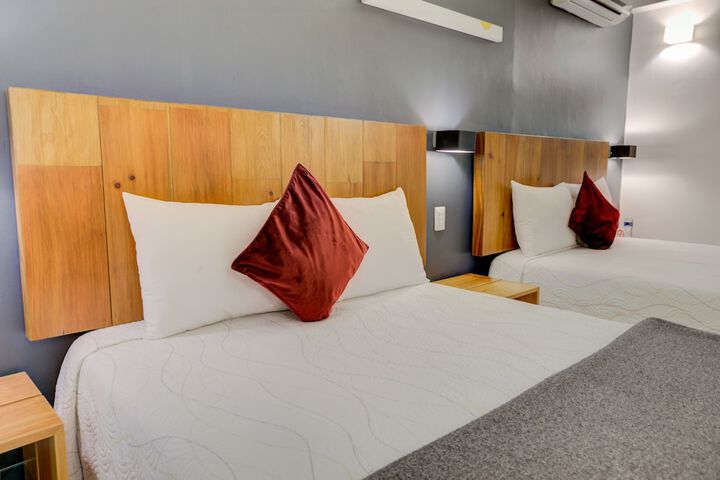 Room 9 of 76