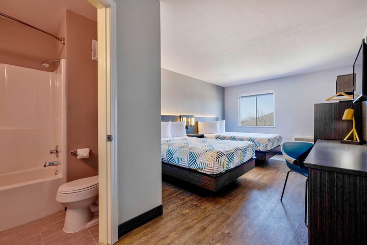 Room 10 of 24
