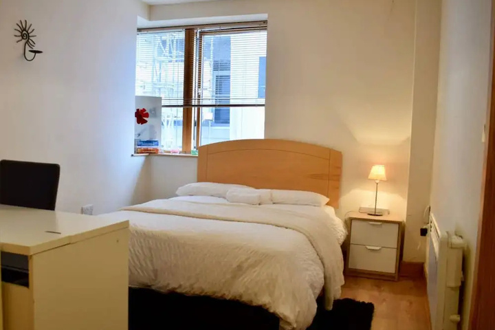 Spacious Ifsc 2 Bedroom Flat With Balcony