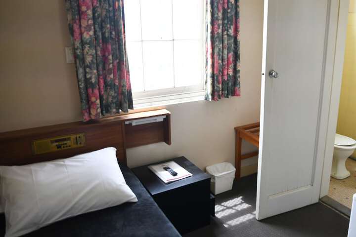 Room 6 of 63