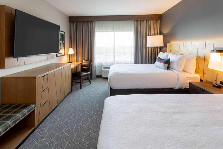 2 Queen Beds (3 of 5)