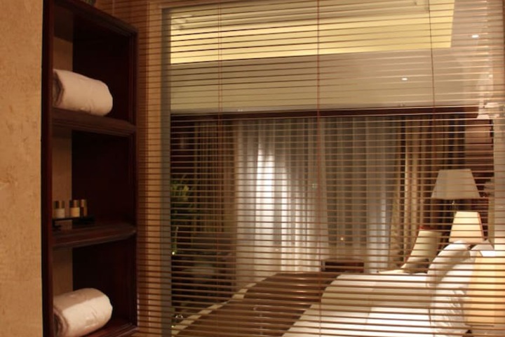 Room 15 of 36
