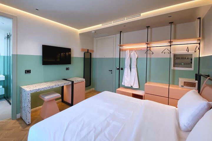 Room 6 of 48