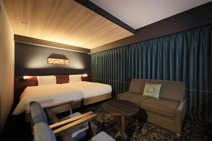 Room 10 of 43