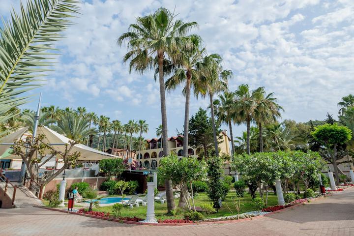 Hotel Exterior 12 of 16