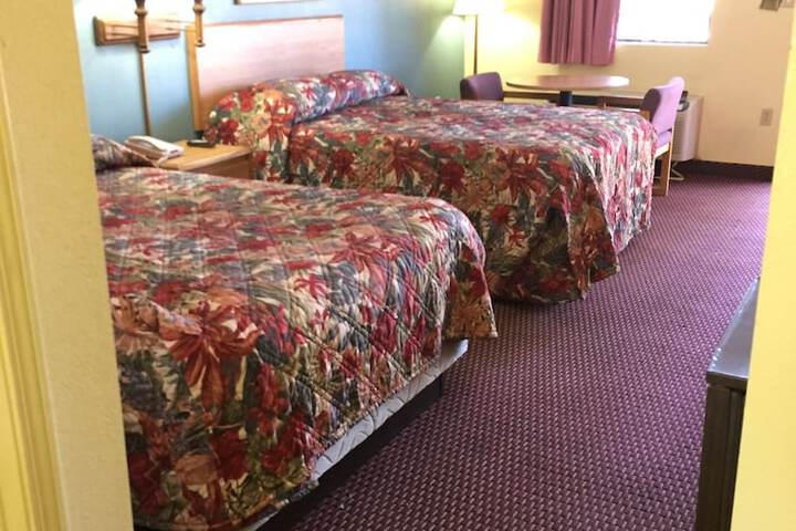 1 King Bed (3 of 9)