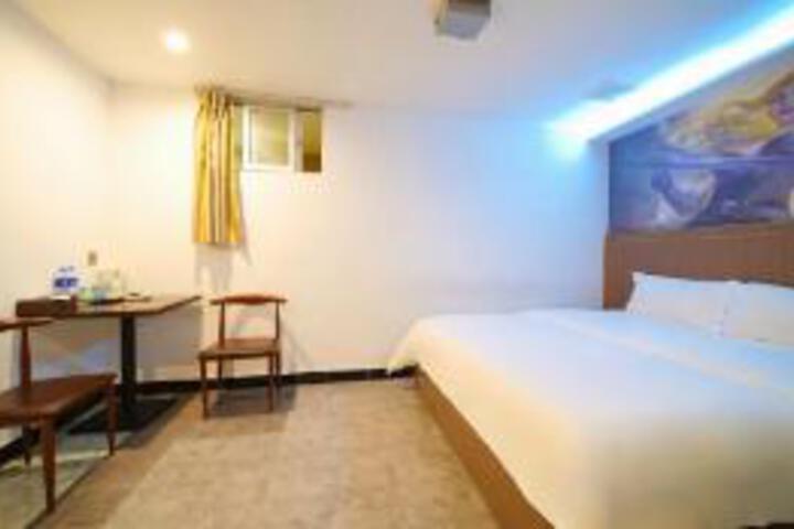 Room 19 of 19
