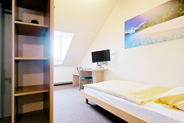 Room 9 of 43