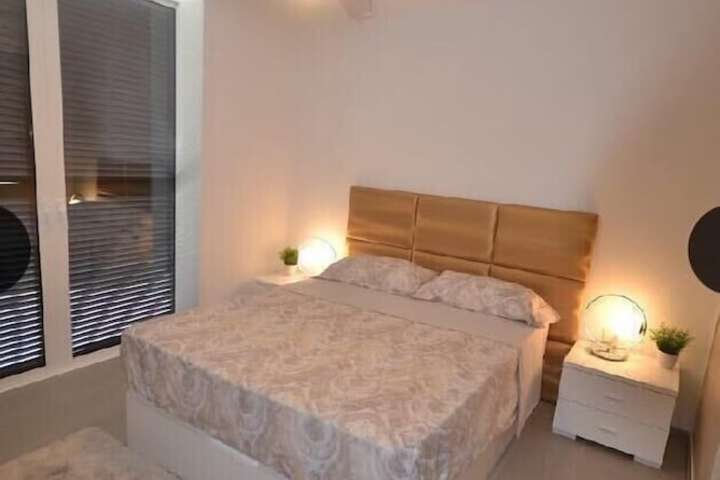Room 2 of 8