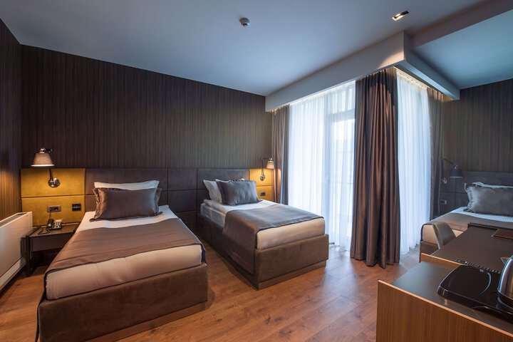 Room 8 of 38