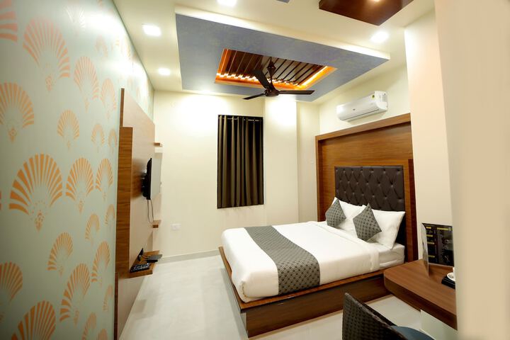 Room 8 of 19