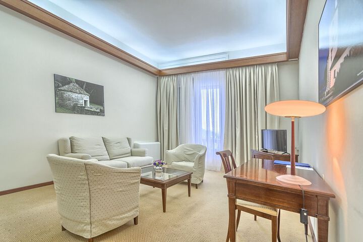 Room 7 of 87