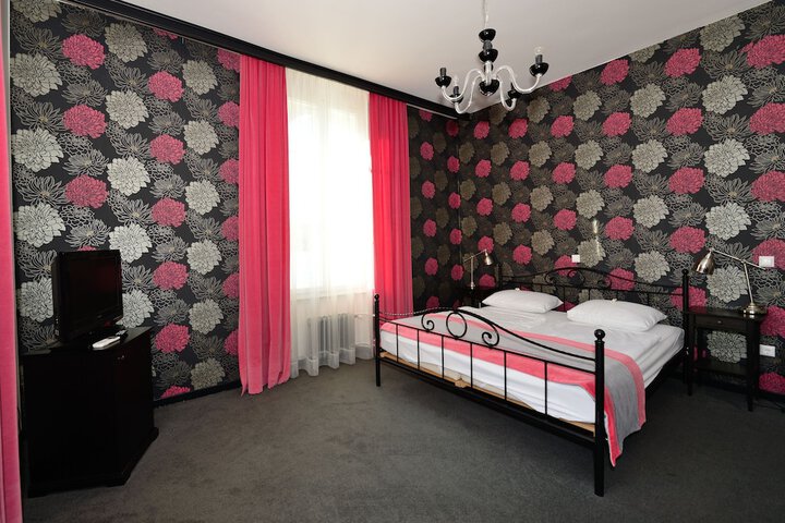 Room 5 of 37