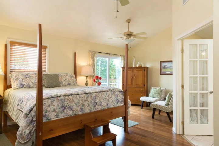 Room 5 of 18