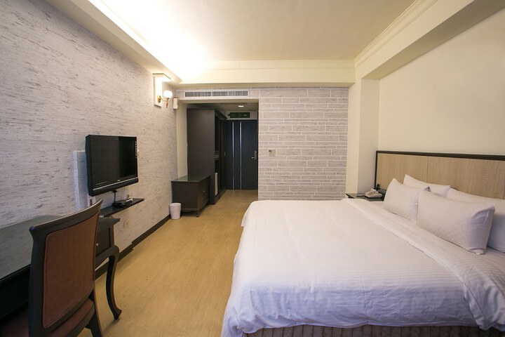 Room 5 of 24