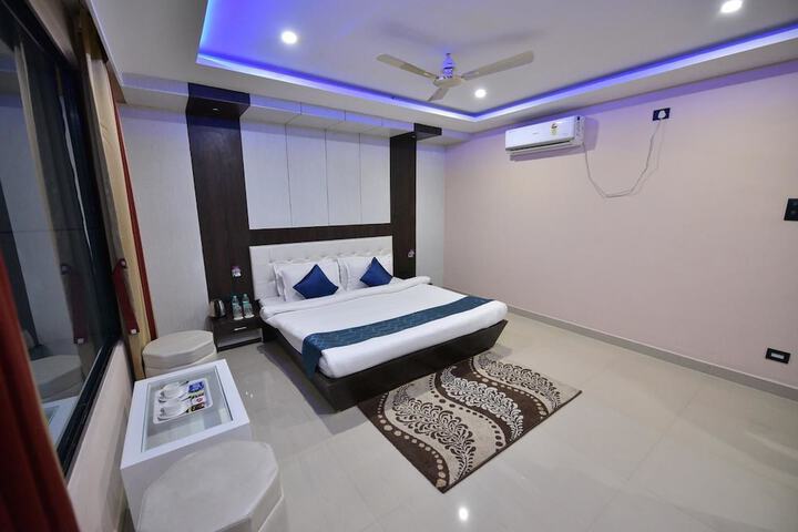 Room 5 of 12