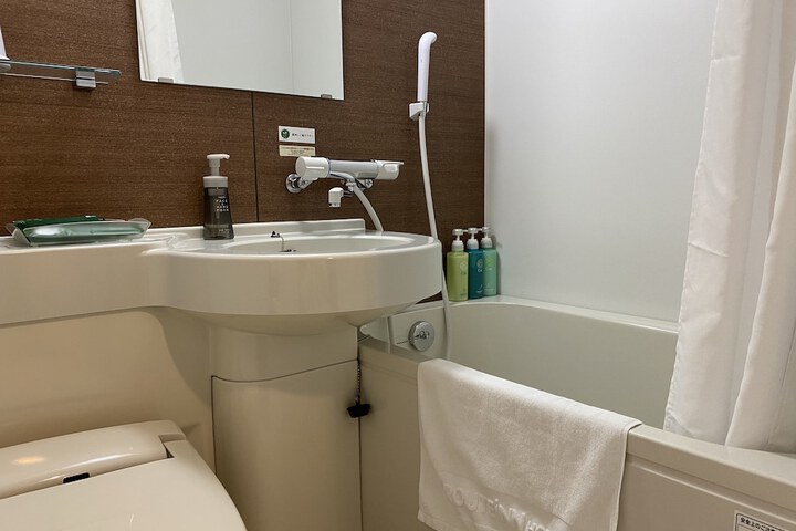 Room 5 of 32