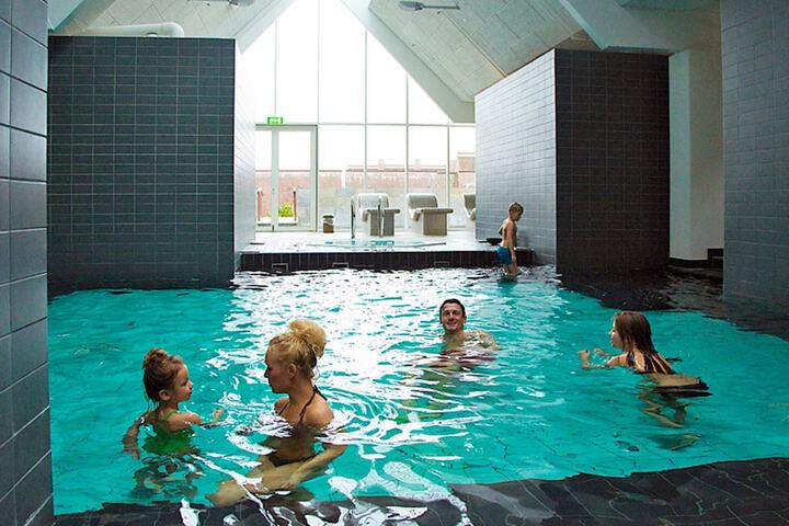 Pool 10 of 52