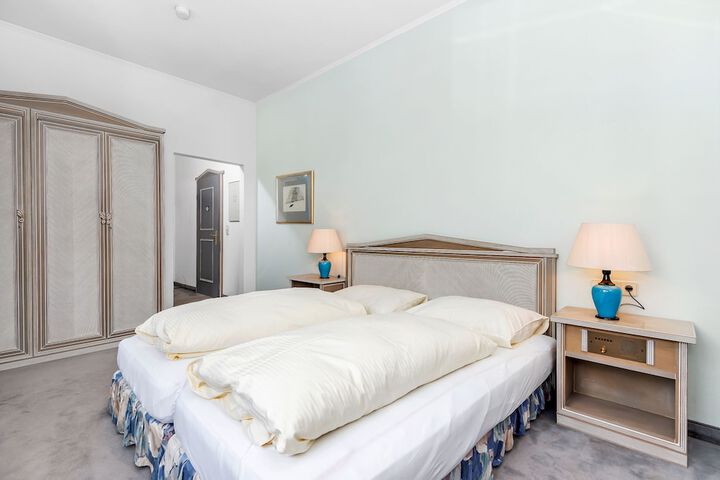 Room 8 of 26