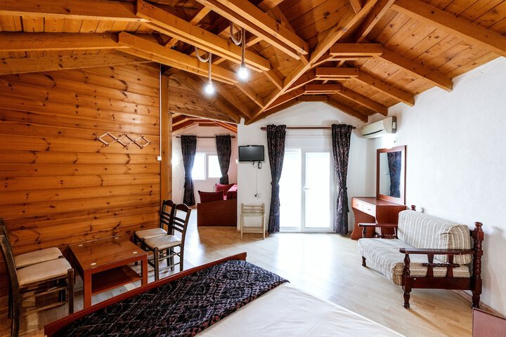 Room 9 of 40