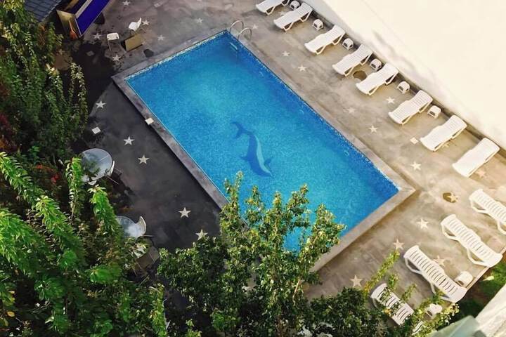 Pool 14 of 17