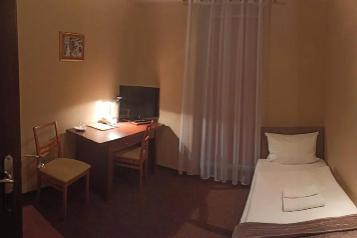 Room 2 of 7
