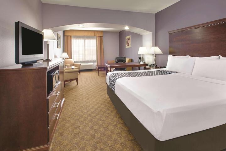 1 King Bed (14 of 15)