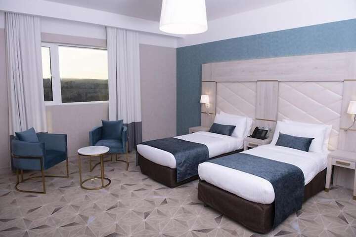 Room 13 of 24