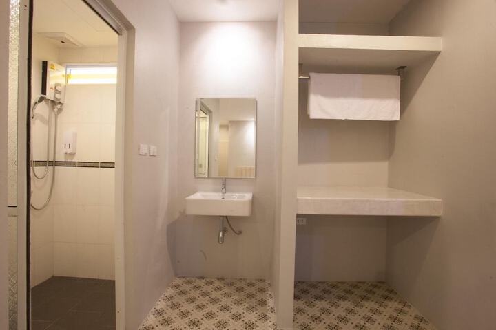 Room 18 of 30