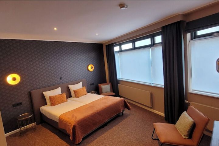 Room 30 of 50