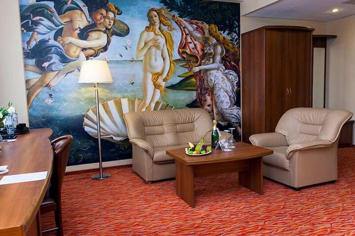 Room 24 of 115