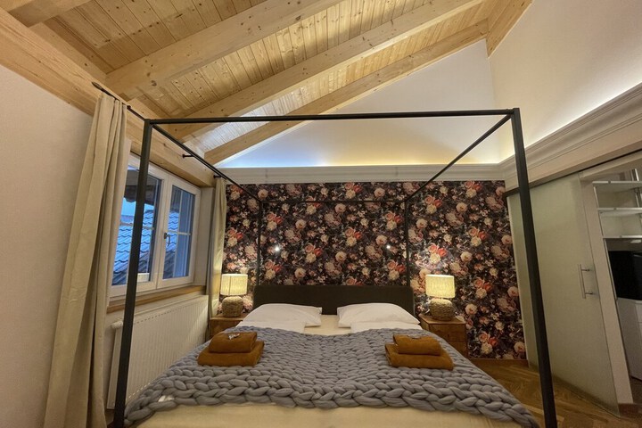 Room 55 of 221
