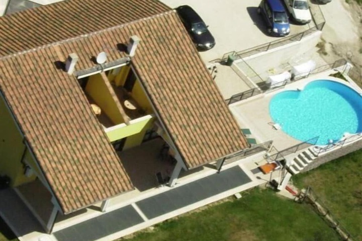 Pool 11 of 25