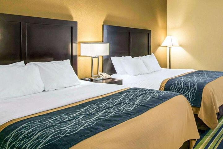 2 Queen Beds (6 of 6)
