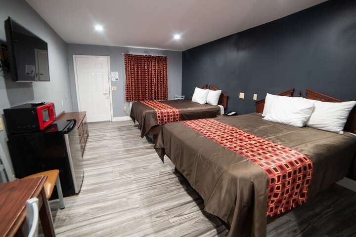 2 Queen Beds (6 of 15)