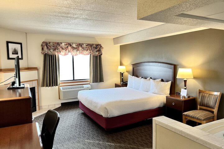 1 King Bed Efficiency (2 of 32)