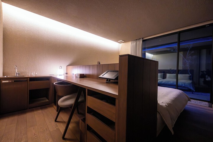 Room 17 of 99