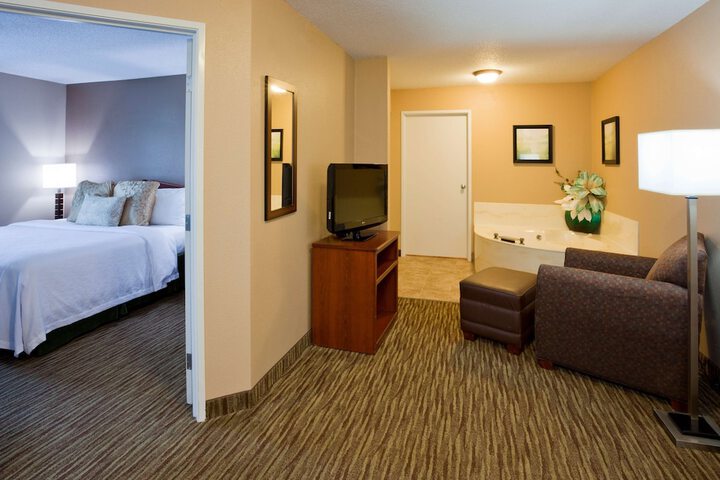 Suite 1 Bedroom (14 of 14)