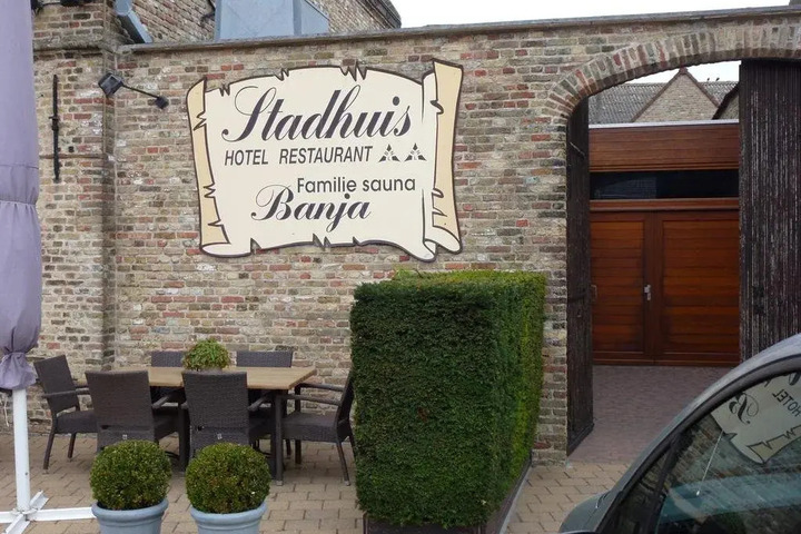 HOTEL STADHUIS