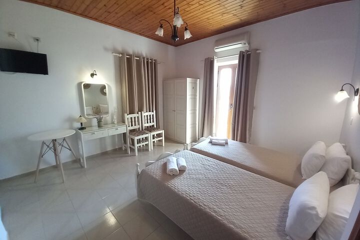 Room 4 of 18