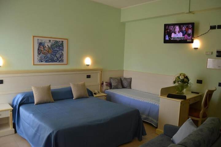 Room 8 of 48