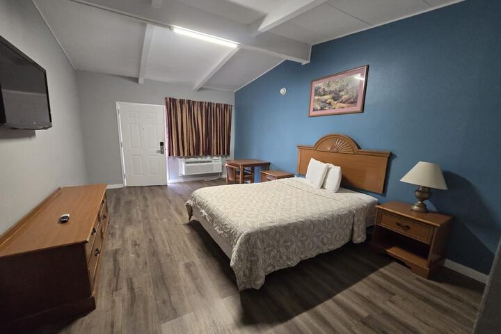 Room 8 of 15