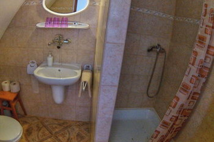 Room 5 of 69