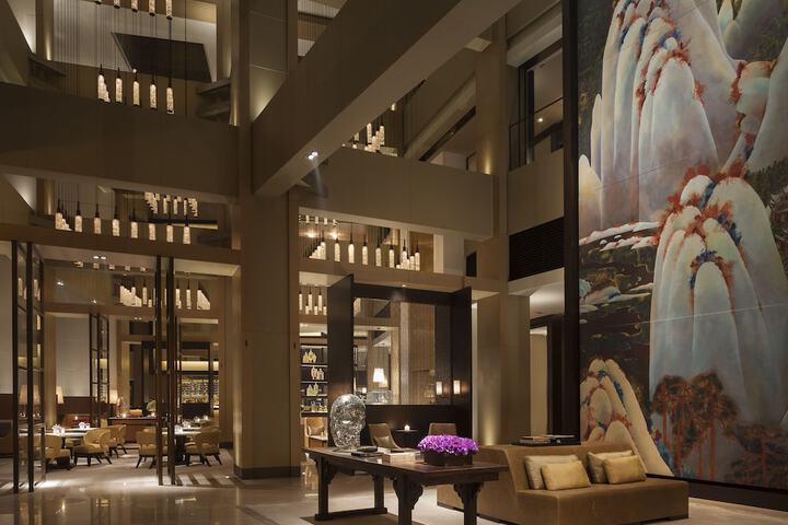 Entrance & Lobby