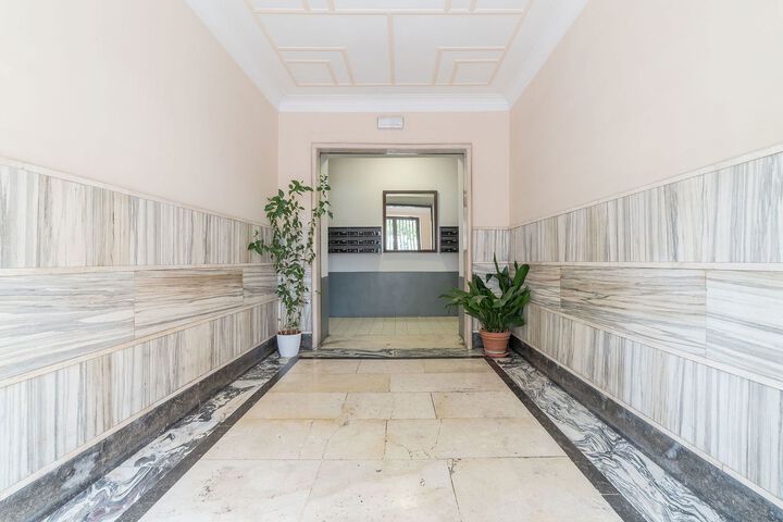 Ballroom/Hall 8 of 31
