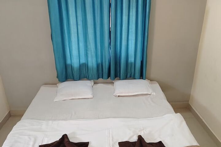 Room 6 of 16