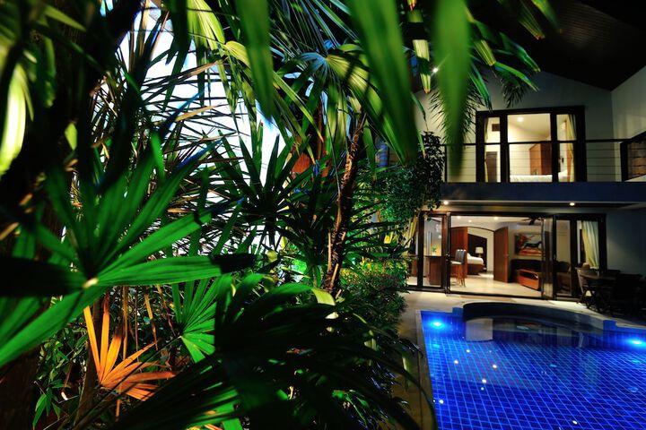 Hotel Pool