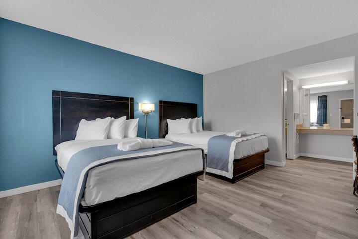 2 Double Beds (5 of 16)