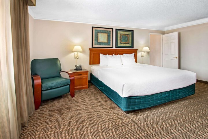 Room 26 of 39